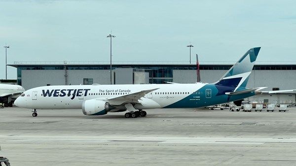 إلغاء 150 رحلة طيران كندية بسبب إضراب