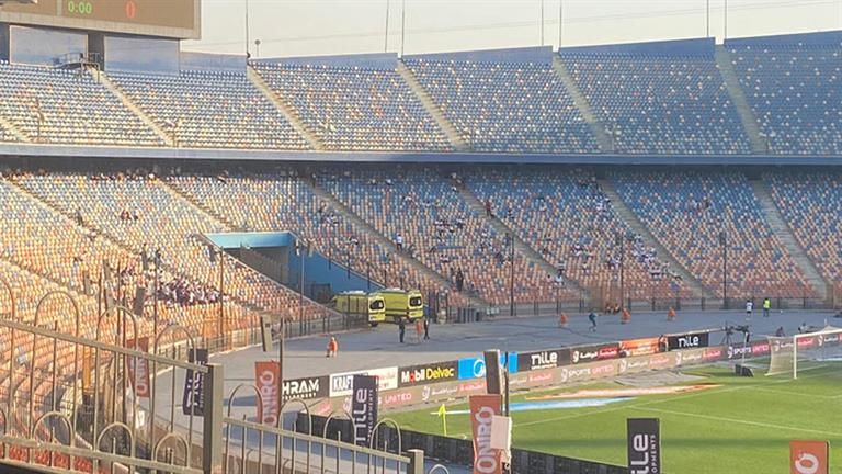 "بسبب العودة من الانسحاب".. جماهير الزمالك تقاطع متابعة مباراة الفريق أمام سيراميكا كليوباترا (صور)