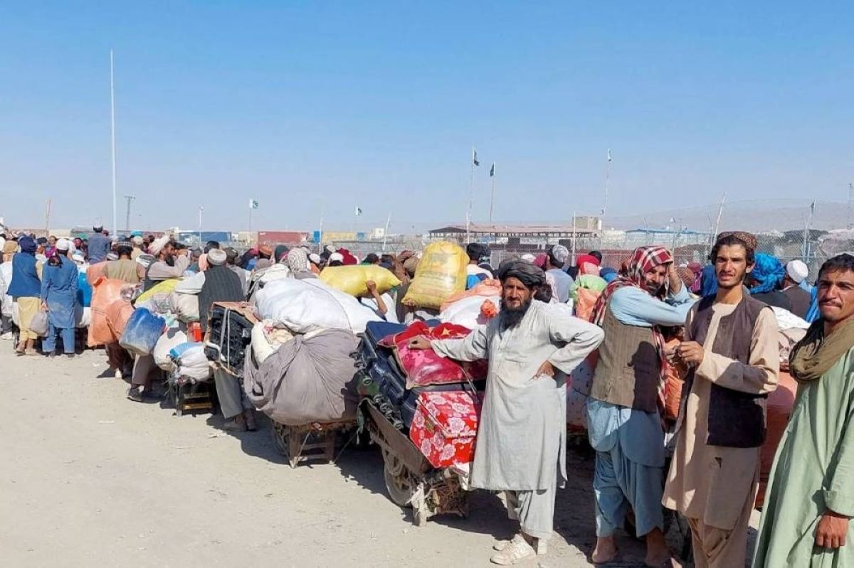 طرد 246 أسرة أفغانية من إيران وباكستان في يوم واحد