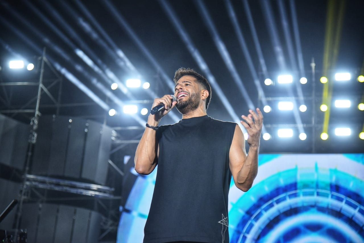 حماقي في ليالي مصر| ألبوم جديد وحضور كامل العدد مع حالة من الانسجام الجماهيري..صور