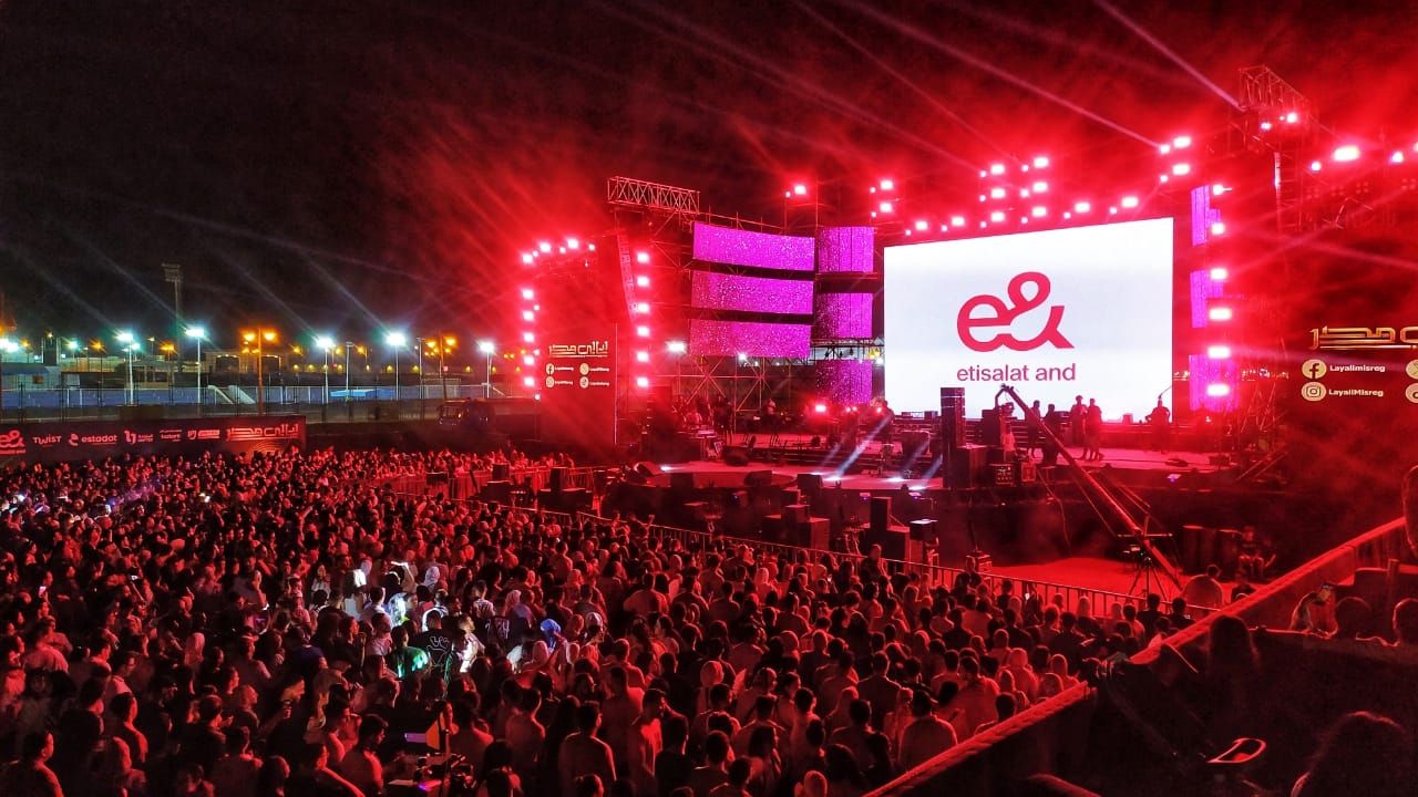 حماقي في ليالي مصر| ألبوم جديد وحضور كامل العدد مع حالة من الانسجام الجماهيري..صور