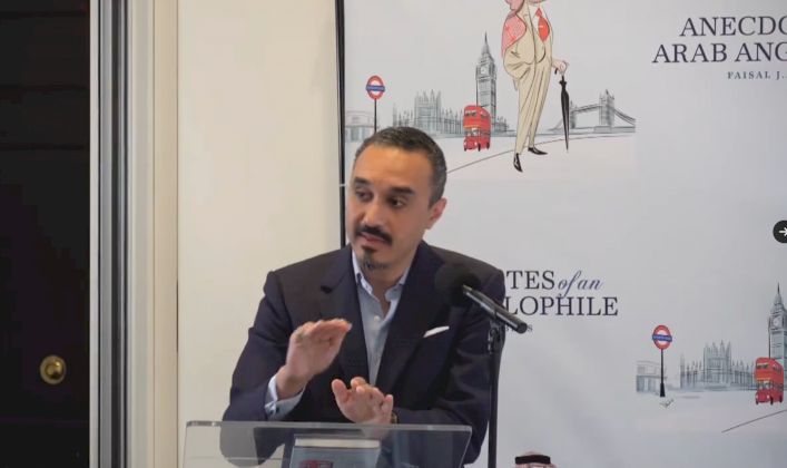 الأمير خالد بن بندر بن سلطان: فيصل عباس يقلب الأدوار في كتابه "حكايا عربي أنجلوفوني"