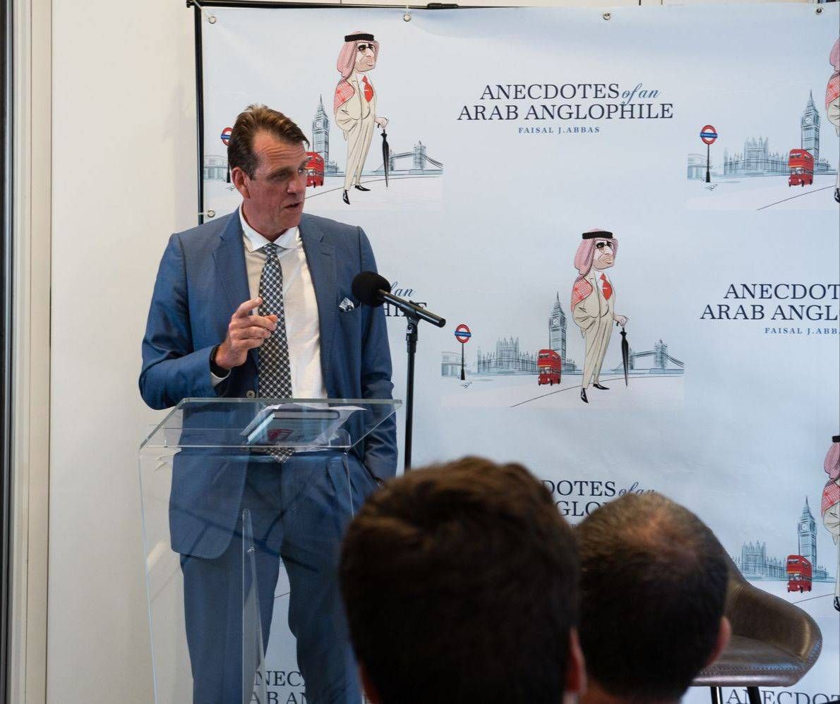 الأمير خالد بن بندر بن سلطان: فيصل عباس يقلب الأدوار في كتابه "حكايا عربي أنجلوفوني"