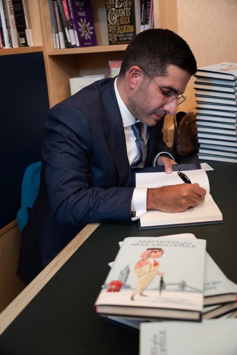 الأمير خالد بن بندر بن سلطان: فيصل عباس يقلب الأدوار في كتابه "حكايا عربي أنجلوفوني"