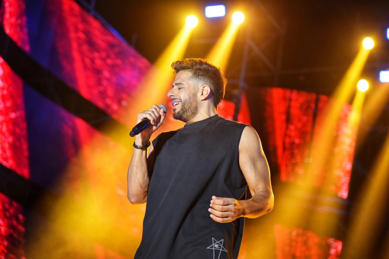 حماقي في ليالي مصر| ألبوم جديد وحضور كامل العدد مع حالة من الانسجام الجماهيري..صور