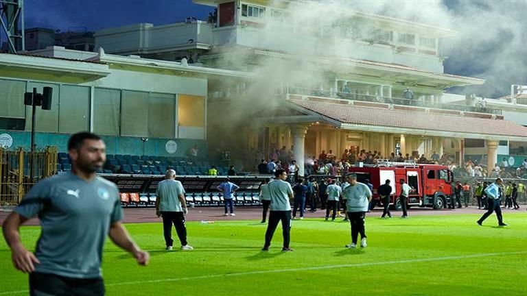 بالصور.. تفاصيل حريق استاد الإسكندرية خلال مباراة سموحة وبيراميدز