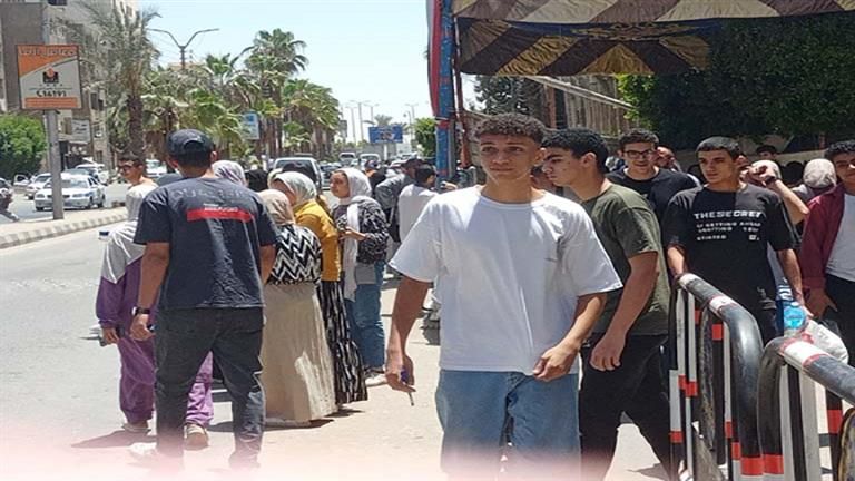 احسب درجتك.. ننشر النص الكامل لإجابات امتحان الفيزياء بالثانوية العامة