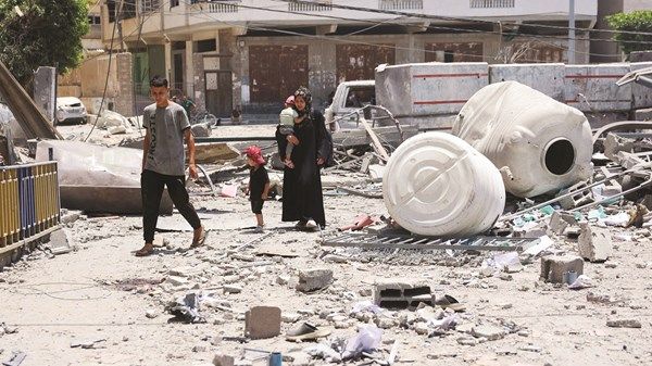 المتحدث باسم «الأونروا» في غزة لـ«الاتحاد»: تلوث المياه وتراكم النفايات يضاعف معاناة الأهالي