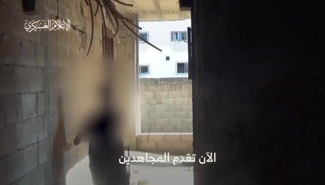 قنص واستيلاء على طائرة.. القسام تنشر مشاهد عملياتها بحي تل الهوى بغزة