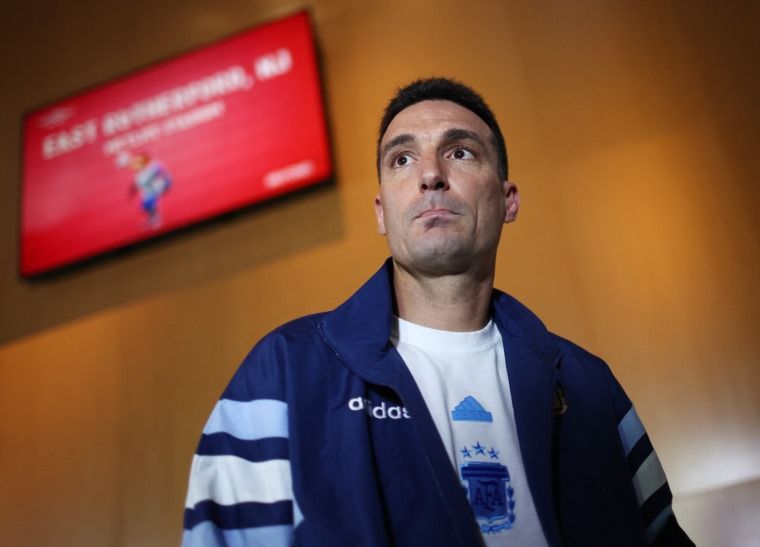 الامارات | مشاكل الأرجنتين تتزايد.. إيقاف سكالوني بعد غياب ميسي