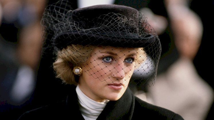 مقتنيات "أميرة القلوب" في المزاد وسعر القطعة 400 ألف دولار