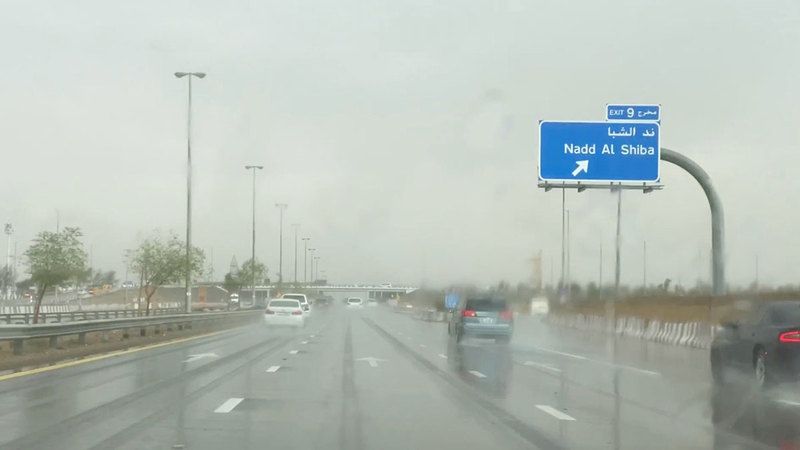 الامارات | سقوط بَرَد وأمطار مختلفة الشدة على مناطق في الدولة