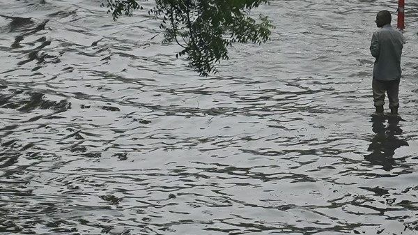 وفيات واضطراب حركة الطيران في الهند جراء أمطار غزيرة