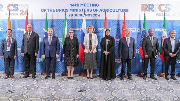 آمنة الضحاك تؤكد حرص الإمارات على توسيع التعاون مع «بريكس»