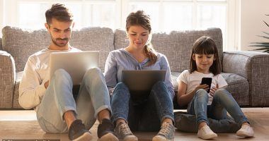 كيف تحمى طفلك من تأثير السوشيال ميديا على صحته النفسية؟