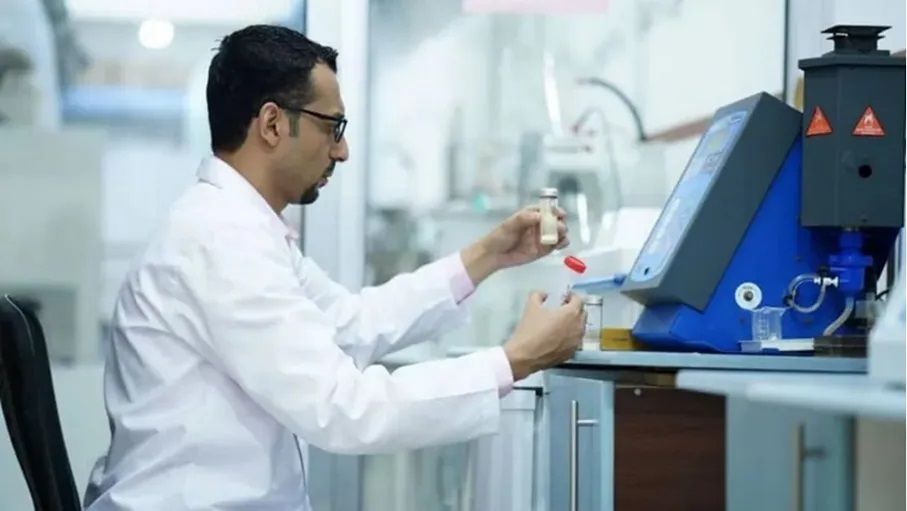الامارات | نجح في علاج 70% من الحالات .. عالم سوري يكتشف علاجاً للسرطان