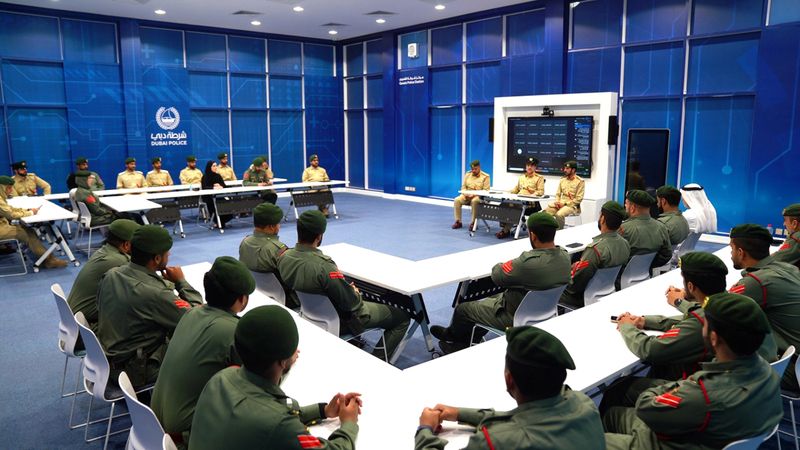 الامارات | شرطة دبي تتلمس احتياجات موظفيها