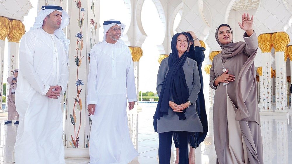 حرم الرئيس الفلبيني تزور جامع الشيخ زايد الكبير في أبوظبي