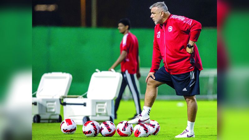 الامارات | كوزمين مستمر في قيادة فريق الشارقة