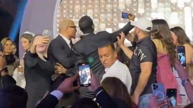 الامارات | محامي "المصفوع من عمرو دياب" ينسحب.. ومرتضى منصور يفجر مفاجأة