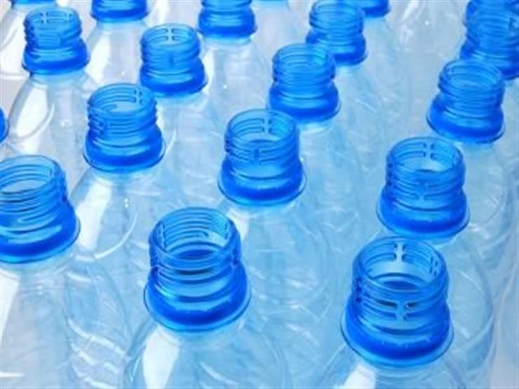 استشاري يحذر: إعادة استخدام الزجاجات والأواني البلاستيكية يسبب مشاكل صحية خطيرة