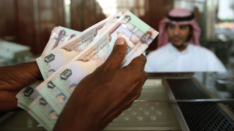 الامارات | هل هناك مسؤولية على تحويل الأموال لصالح الغير؟