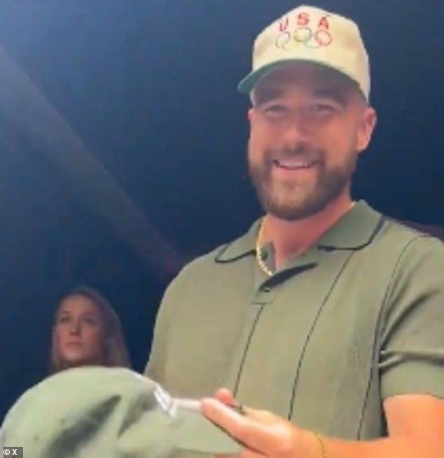 تايلور سويفت تكشف للجمهور عن أسرار إصدار ألبوم Folklore