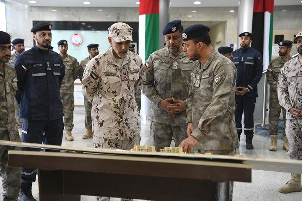 أحمد بن طحنون يزور مجندي الخدمة الوطنية في شرطة أبوظبي
