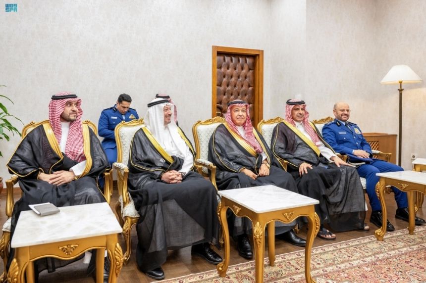 وزير الدفاع يبحث تعزيز مسارات التعاون مع نظيره التركي