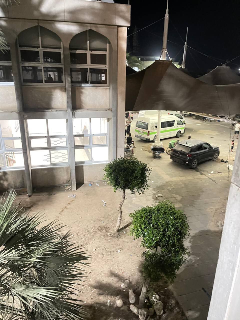 الاحتلال يخلي المرضى من مستشفى غزة الأوروبي بخانيونس.. صور