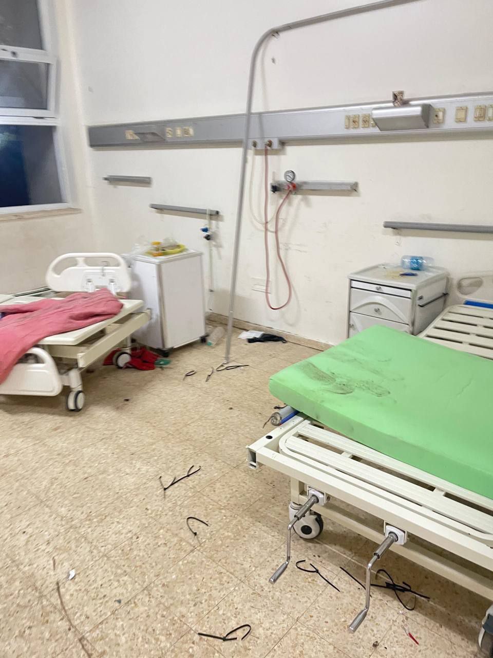 الاحتلال يخلي المرضى من مستشفى غزة الأوروبي بخانيونس.. صور