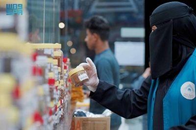 نائب أمير مكة يستقبل عددا من الأمراء والعلماء والمواطنين