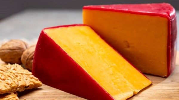 فصل شرطي ألماني سرق جبن شيدر بقيمة 554 يورو