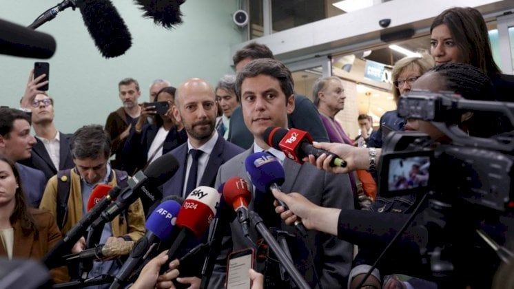مفاوضات حاسمة في فرنسا قبل انتهاء مهلة الانسحاب من الانتخابات التشريعية