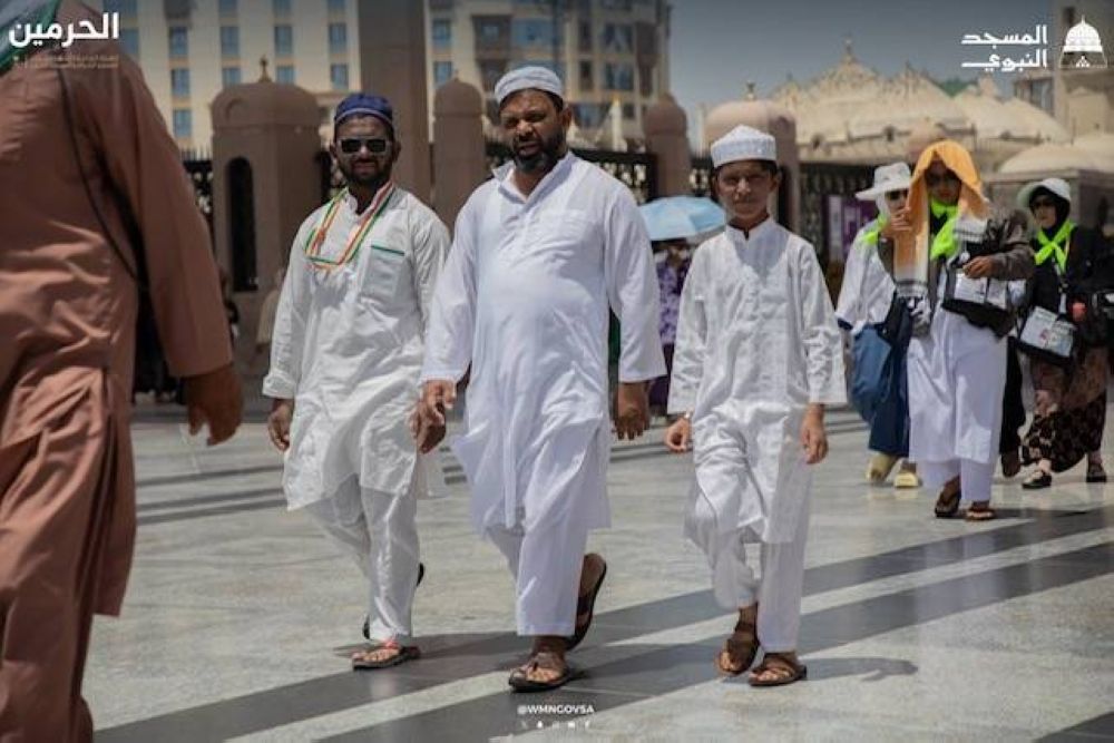 ذو الحجة يجمع الحجاج والزوار والمعتمرين في المدينة