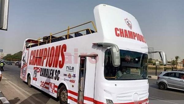 حافلة الزمالك تصل إلى برج العرب استعدادا للقاء فاركو