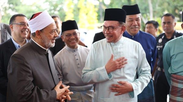 رئيس وزراء ماليزيا يستقبل شيخ الأزهر