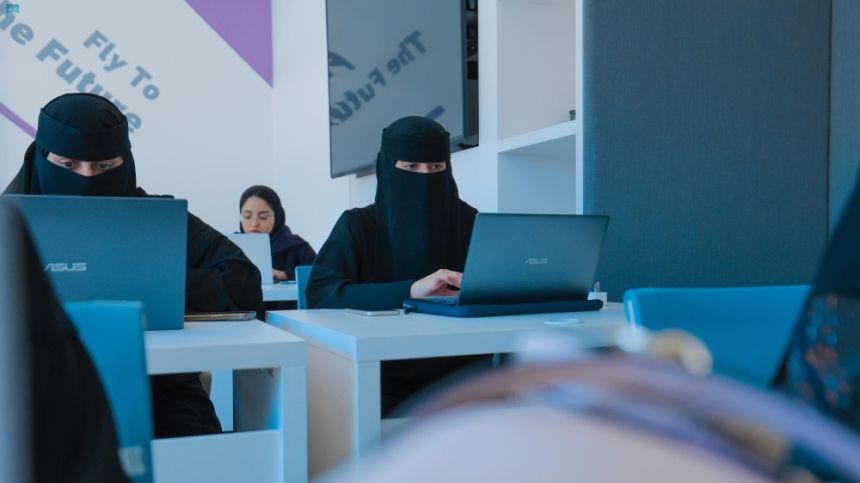 "طويق" تطلق أول معسكر للذكاء الاصطناعي بالشراكة مع "Meta"