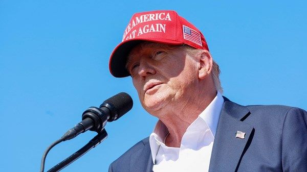 «العليا الأميركية» تقضي بحصانة ترامب على التصرفات الرسمية وليس الخاصة