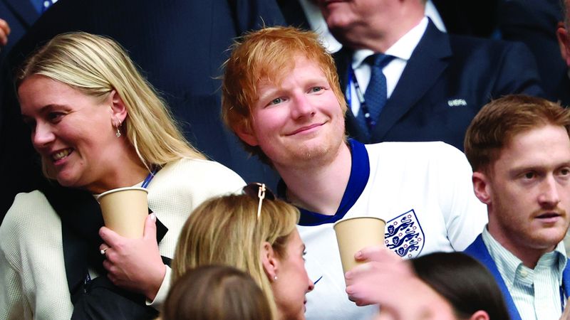 الامارات | إد شيران يمتع لاعبي إنجلترا  بأداء خاص