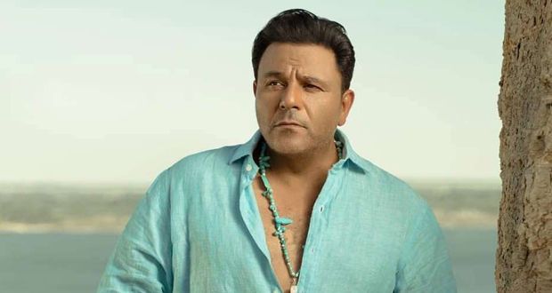 “هنولّعها ونرقص ونغنّي للصبح”.. محمد فؤاد يروّج لحفله في الساحل الشمالي
