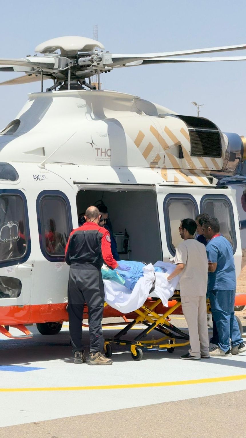 الهلال الأحمر ينقل مريض جوًا إلى مدينة الملك سلمان الطبية بالمدينة المنورة