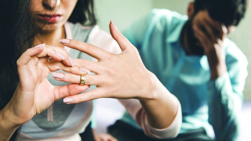 الامارات | خطأ ترتكبه المرأة قد يحرمها من مسكن الزوجية.. قانوني يوضّح