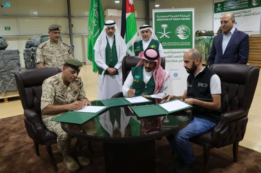 المملكة تقدم مساعدات لدعم الإنزال الأردني لإغاثة الفلسطينيين في غزة