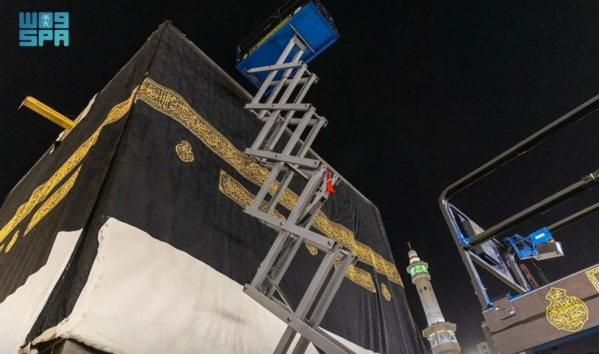 تغيير كسوة الكعبة في الأول من شهر محرم للعام 1446هـ