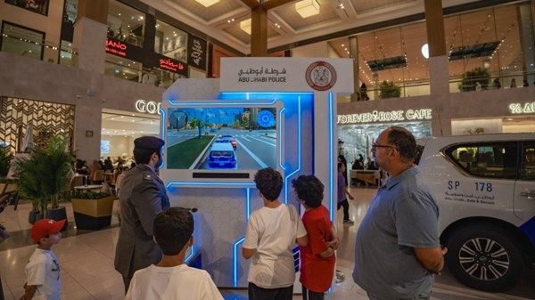 شرطة أبوظبي تعرض لعبة «أمن الطرق» في ياس مول