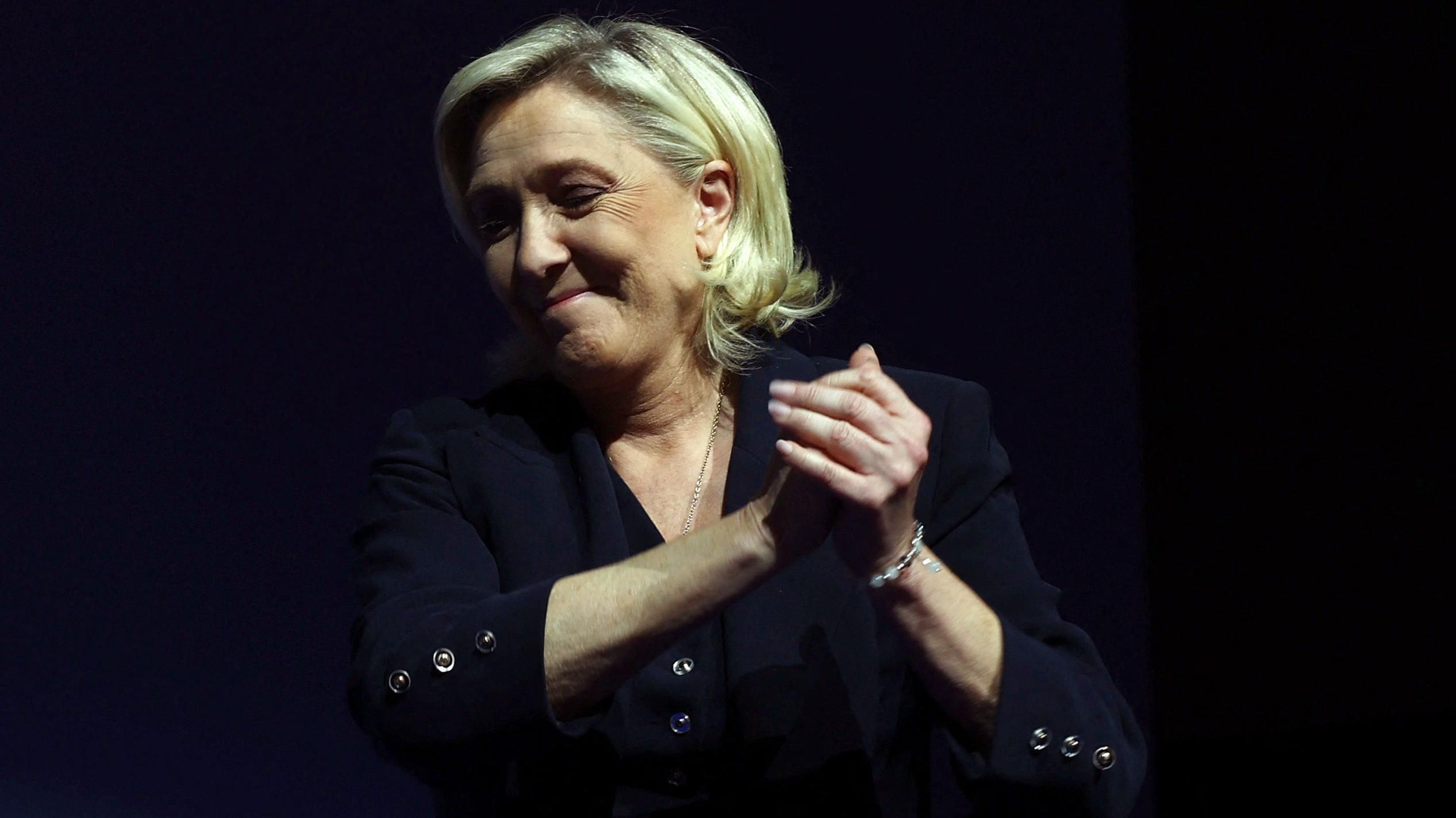 من هي مارين لوبان التي تريد وضع قيود على الهجرة والحجاب؟