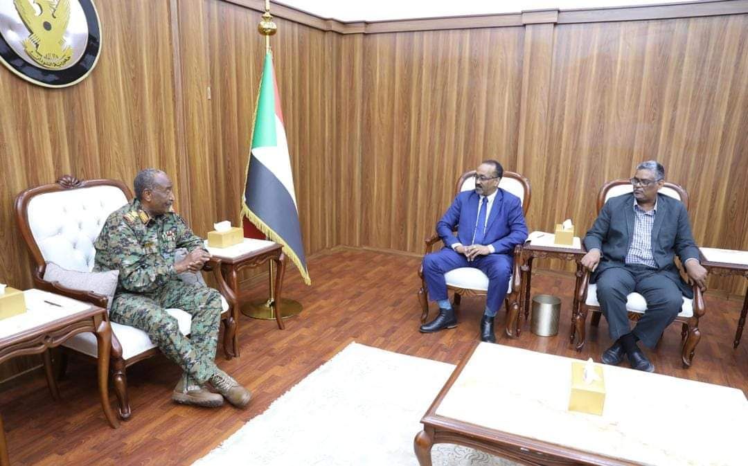 رئيس مجلس السيادة القائد العام للقوات المسلحة يلتقي مجموعة من الإعلاميين