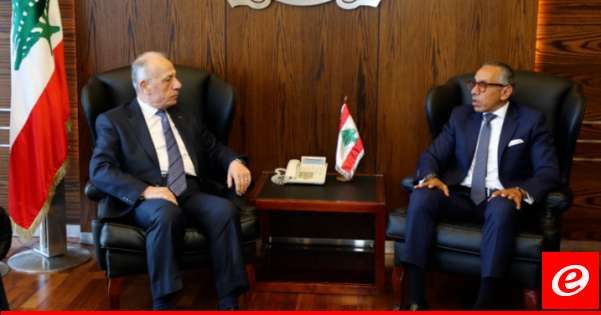 وزير الدفاع عرض المستجدات في لبنان والمنطقة مع السفير المصري