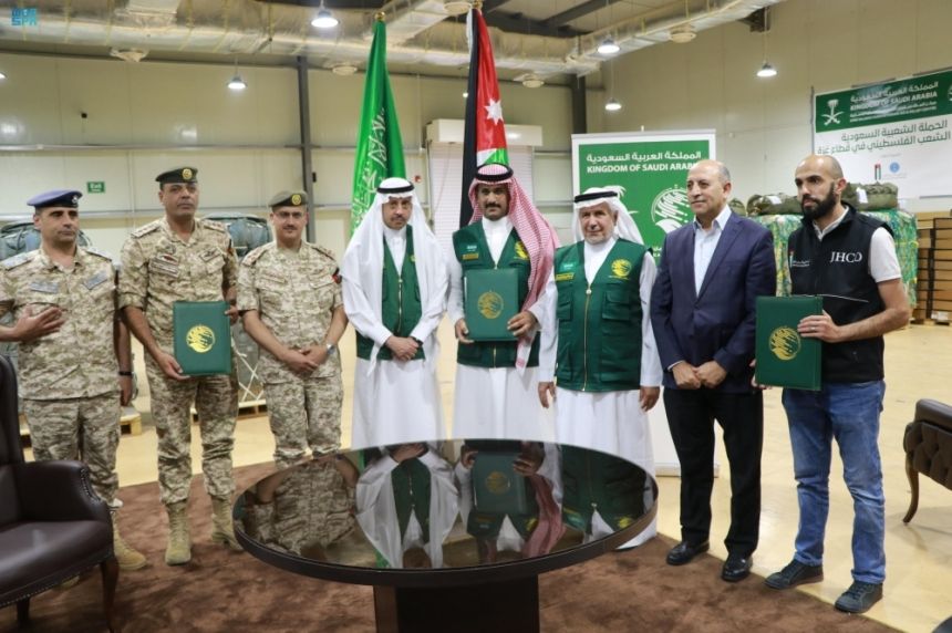 المملكة تقدم مساعدات لدعم الإنزال الأردني لإغاثة الفلسطينيين في غزة